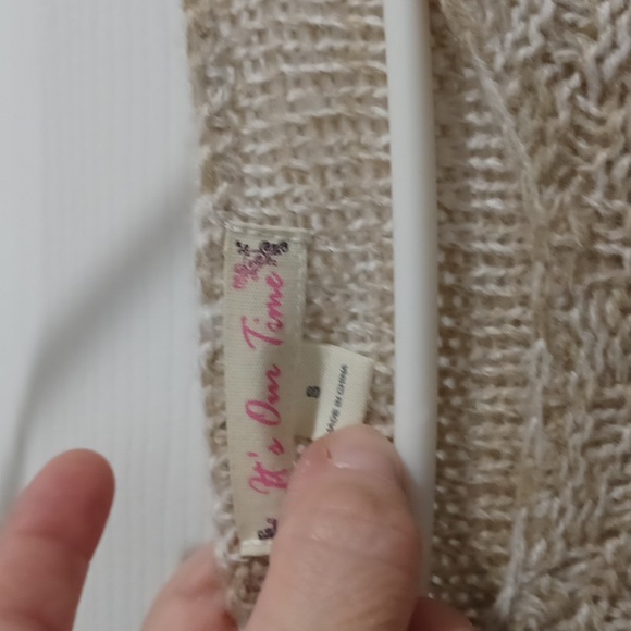 Sweater with fringe bottom - Picture 2 of 4